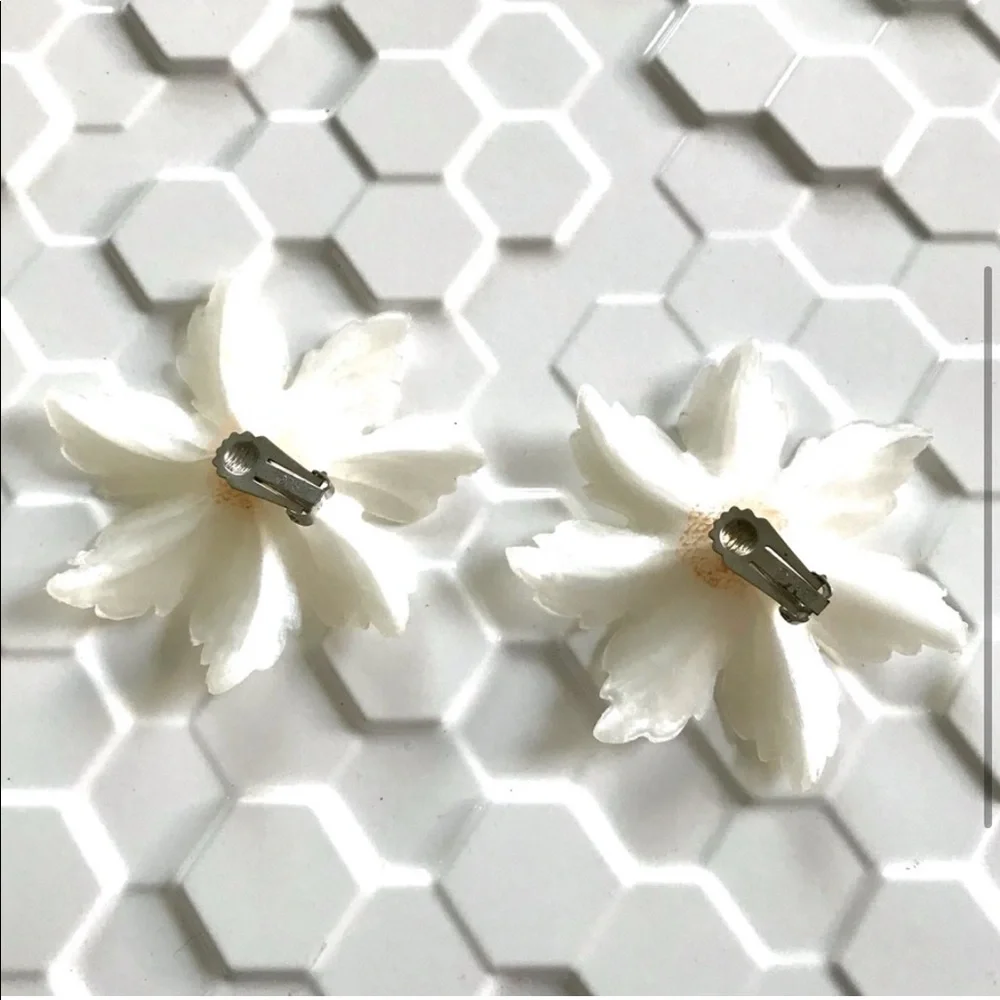 Vintage RARE 60s Jumbo Flower Clip-On Earrings
